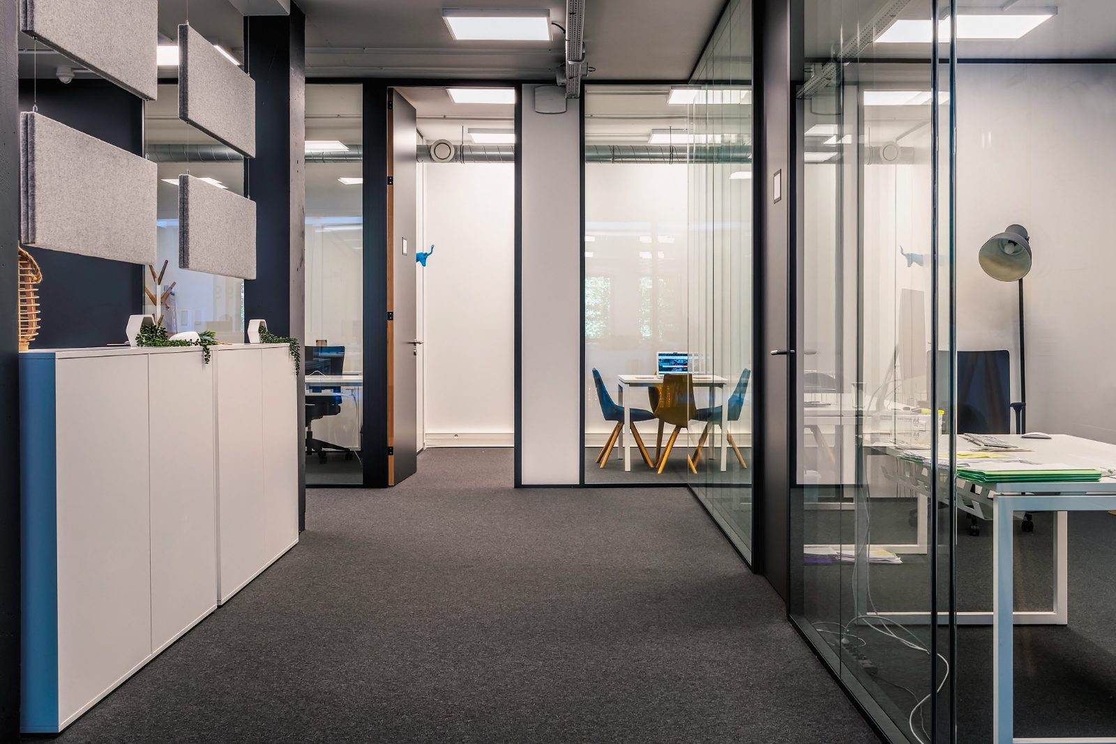 Couloir et bureaux